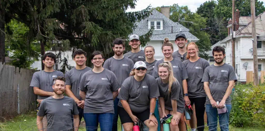 interns and o-i employees volunteering