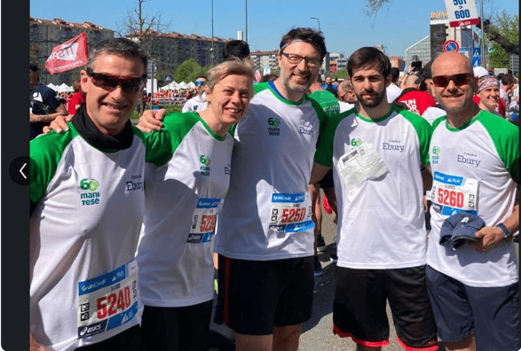 Milan Marathon Photo of O-I employees